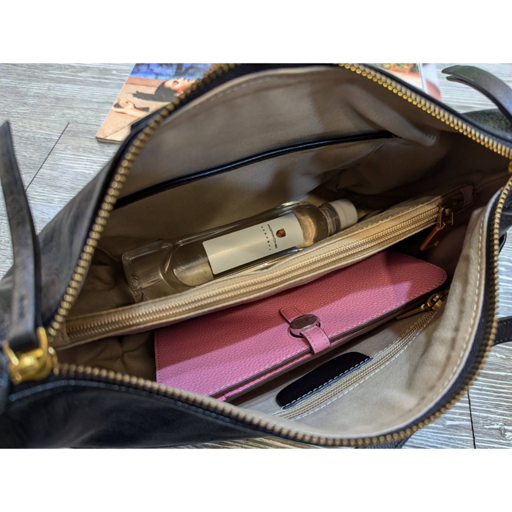 韓國空運🇰🇷／真皮斜背包／旅行包／牛皮-細節圖7