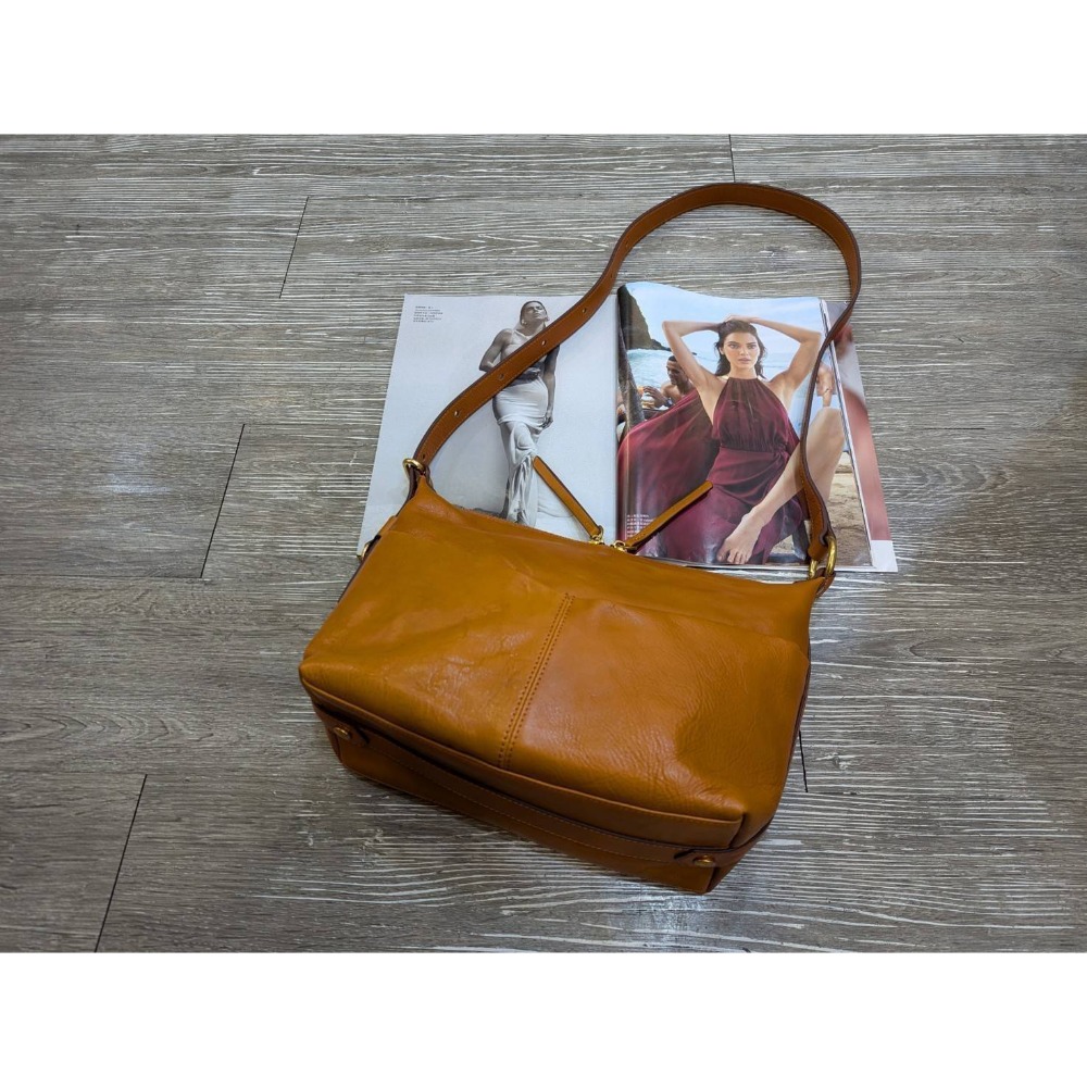 韓國空運🇰🇷／真皮斜背包／旅行包／牛皮-細節圖11