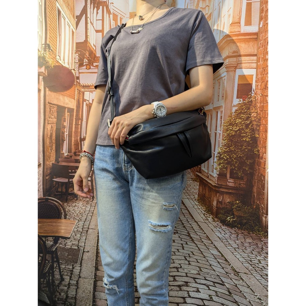 韓國空運🇰🇷／真皮斜背包／真皮胸包／牛皮-細節圖2