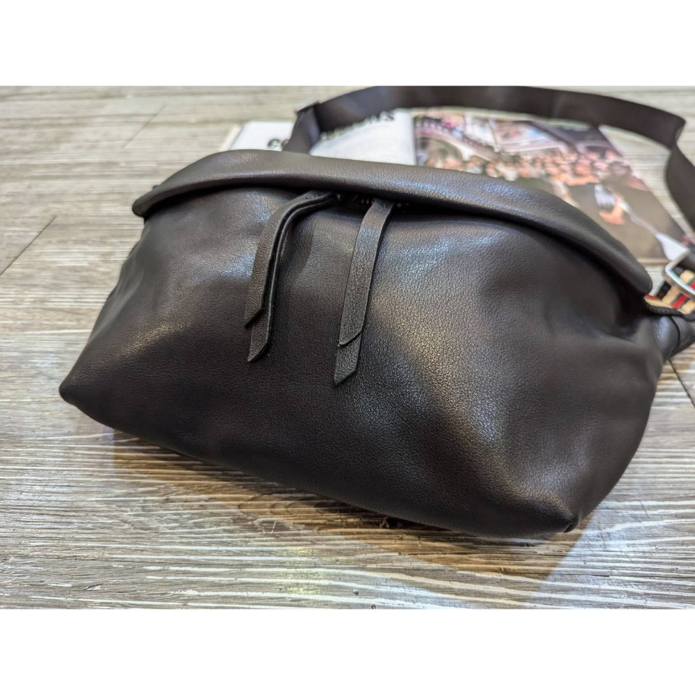 韓國空運🇰🇷／真皮斜背包／真皮胸包／牛皮-細節圖5