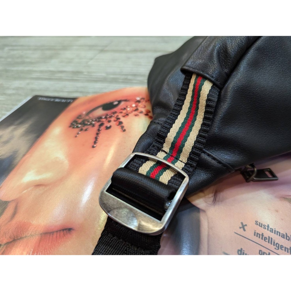 韓國空運🇰🇷／真皮斜背包／真皮胸包／牛皮-細節圖7