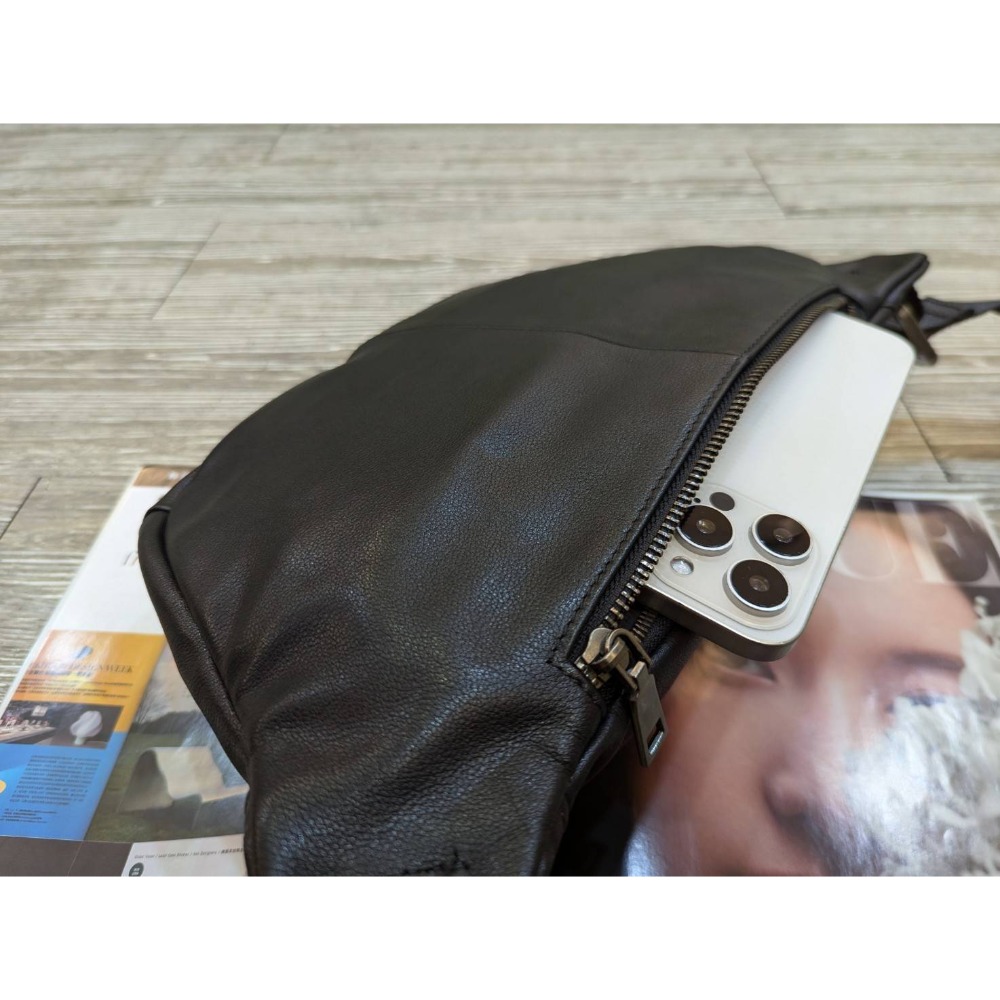 韓國空運🇰🇷／真皮斜背包／真皮胸包／牛皮-細節圖8