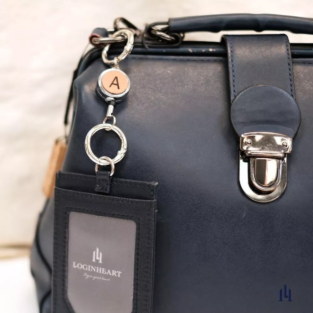 雷雕真皮伸縮扣件-英文字母版（皮革原色）-細節圖3