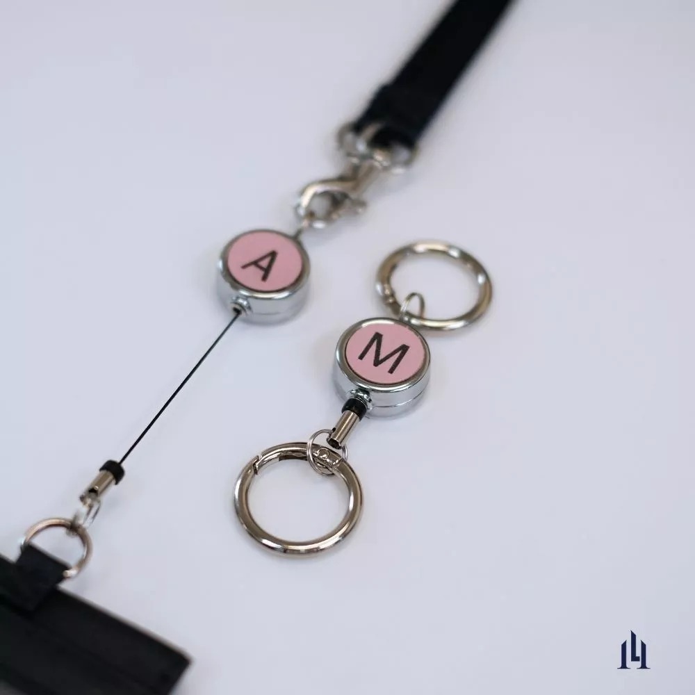 雷雕真皮伸縮扣件-英文字母版（玫瑰粉色）-細節圖3