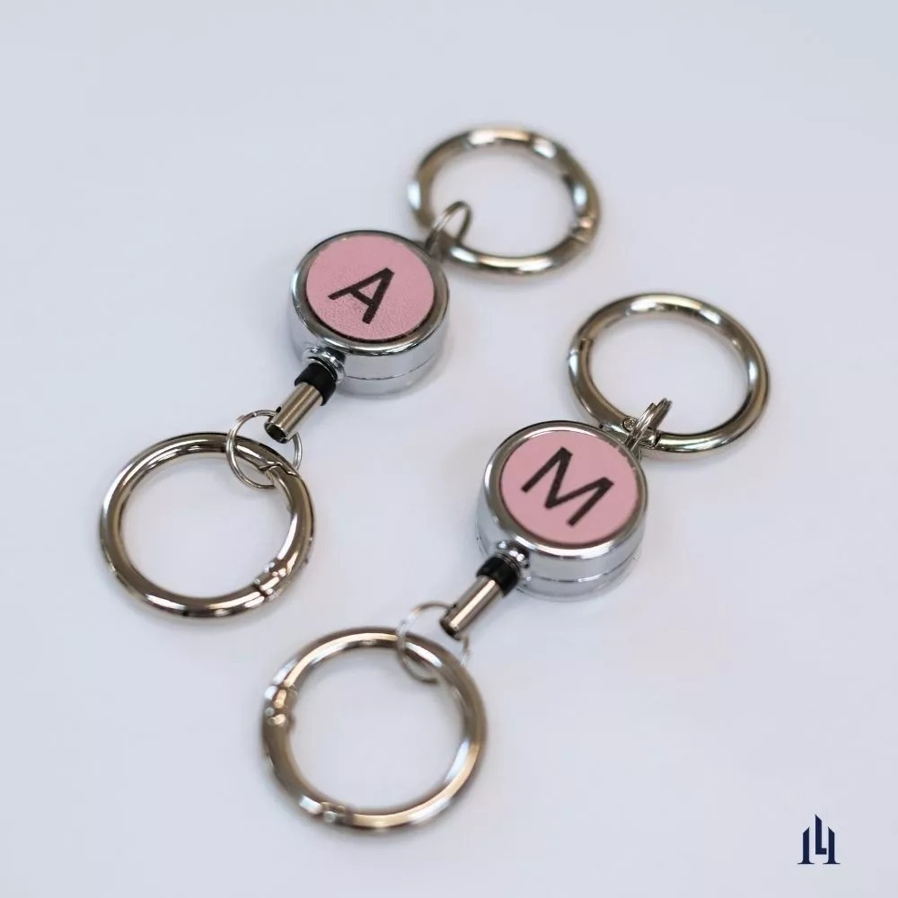 雷雕真皮伸縮扣件-英文字母版（玫瑰粉色）-細節圖4