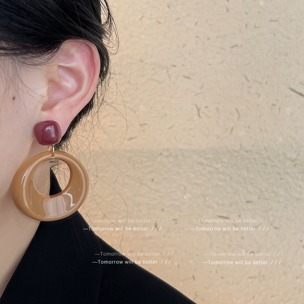 港風咖色奶白耳釘-細節圖3