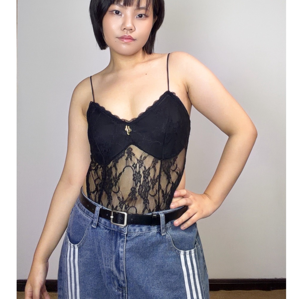 黑色