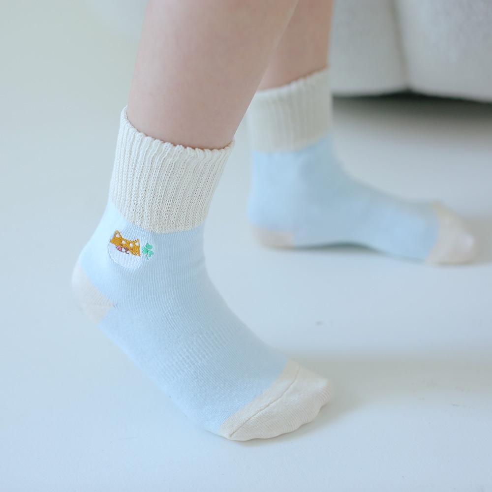 minihope刺繡反折中筒襪-阿福(淺藍)-細節圖5