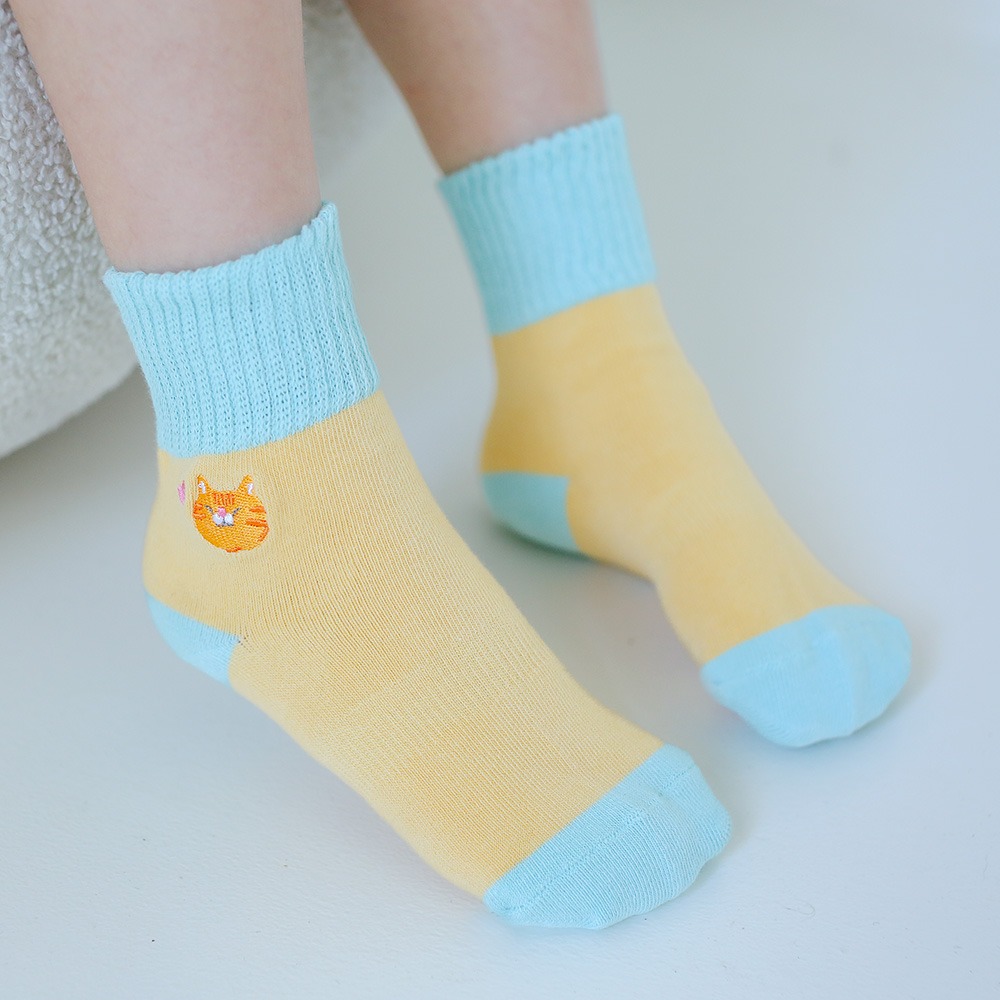 minihope刺繡反折中筒襪-奇奇(黃)-細節圖5
