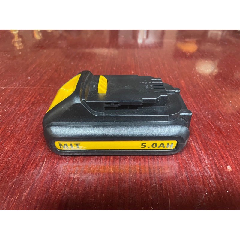 保固一年 通用 得偉 副廠全新21700高輸出 4.0 AH 18V 20V電池 比原廠 5.0AH 重量輕 只有0.5-細節圖3