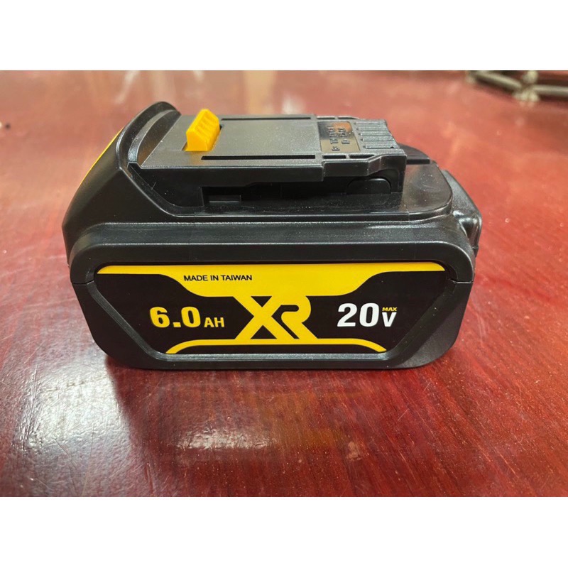 保固一年 全新 通用 得偉 20V 18V副廠電池 5.0 Ah 持續放電30A 台灣制作 有電顯-細節圖3