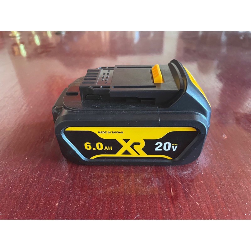 保固一年  全新 副廠 通用 得偉 20V 18V 有電顯 電池 6.0 Ah 好用-細節圖3