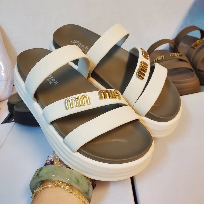 寬胖腳公主推薦春夏必買～渡假沙灘厚底4.5公分一字帶羅馬拖鞋 楔型涼鞋-規格圖7