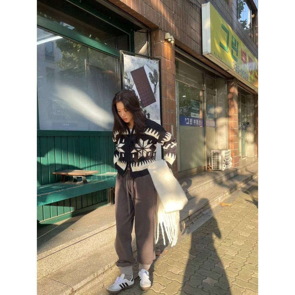 Twins 🇰🇷 韓國代購 東大門 正韓 舒適堤花設計針織外套-細節圖8