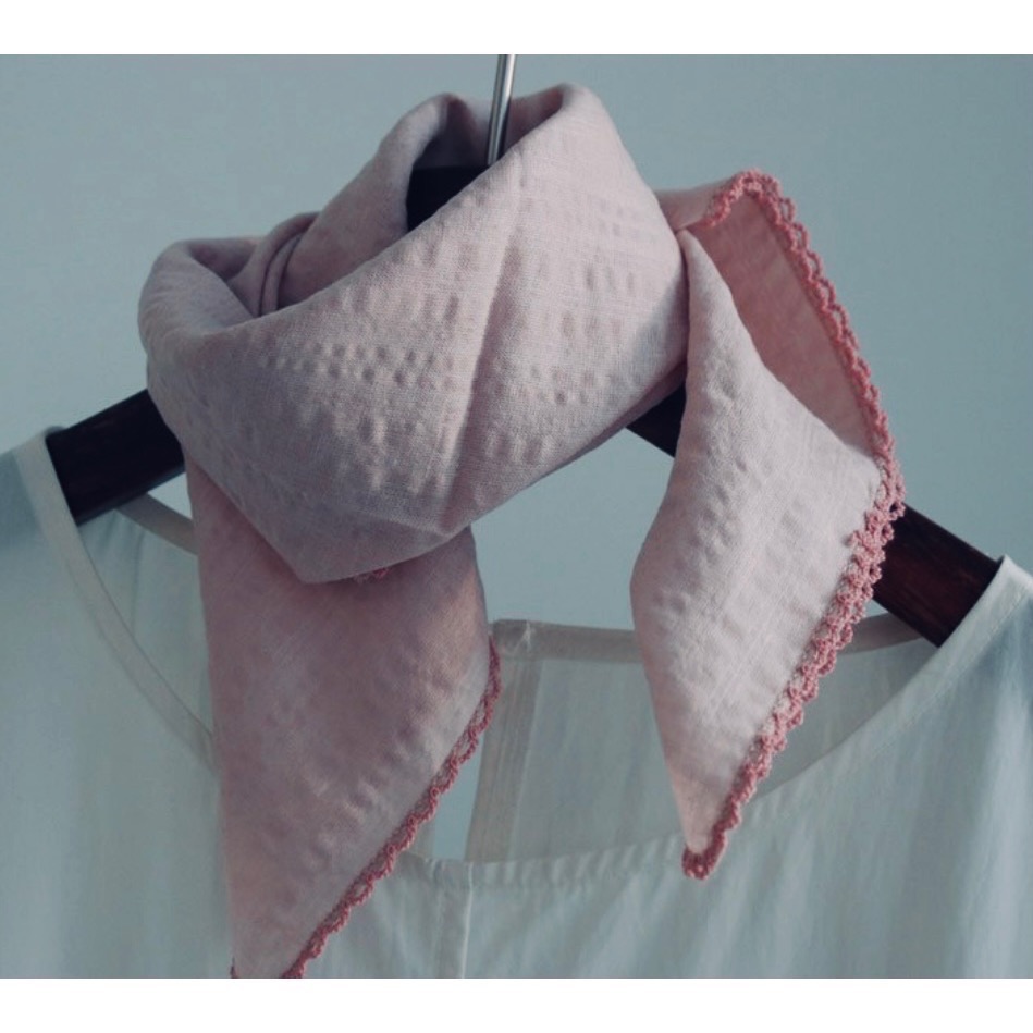 ￼韓國進口 滾花邊 韓國手帕 方巾 領巾 現貨-細節圖3