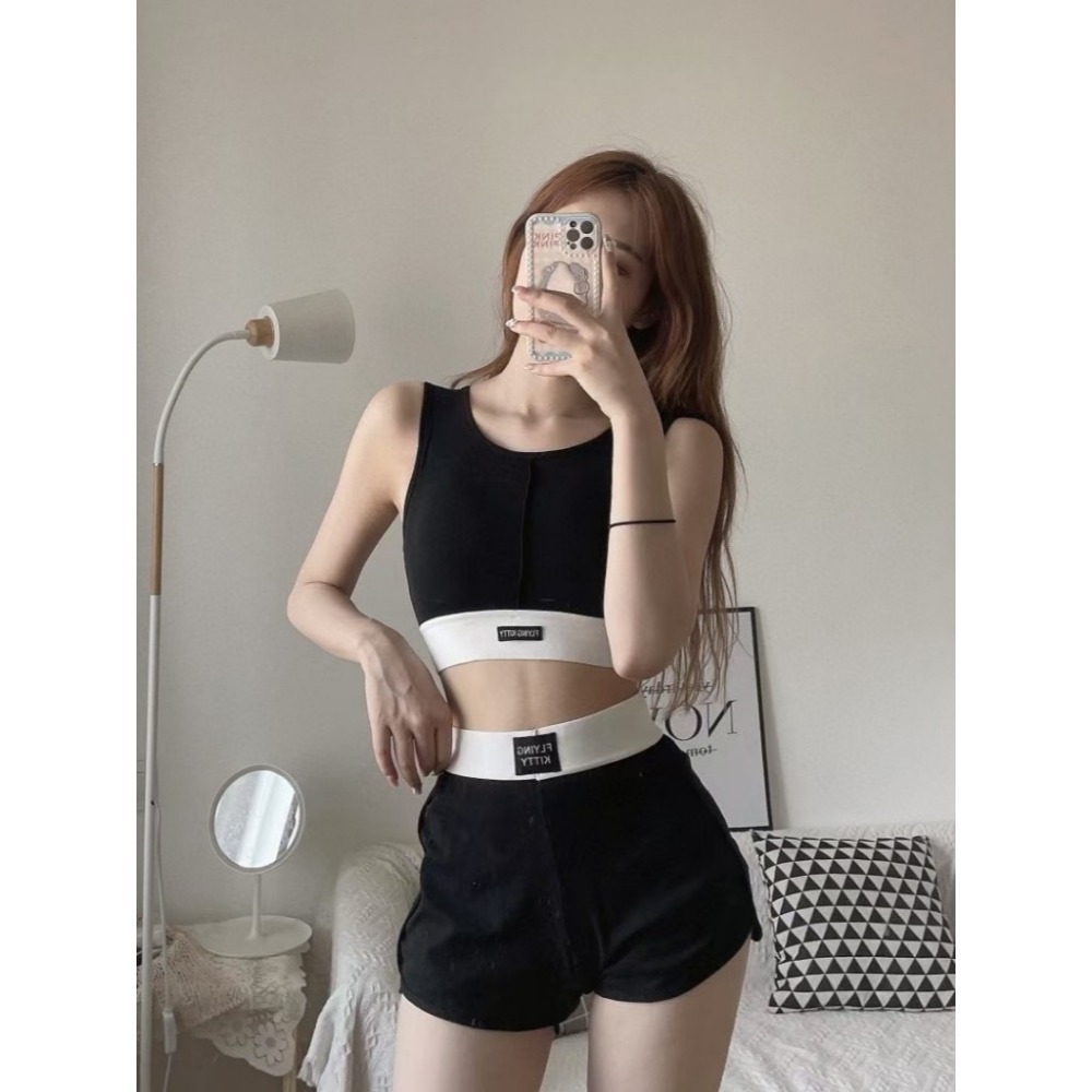 【LYOVEA】韓版女性運動套裝 帶胸墊背心短褲 瑜伽健身服 灰黑兩色-規格圖4