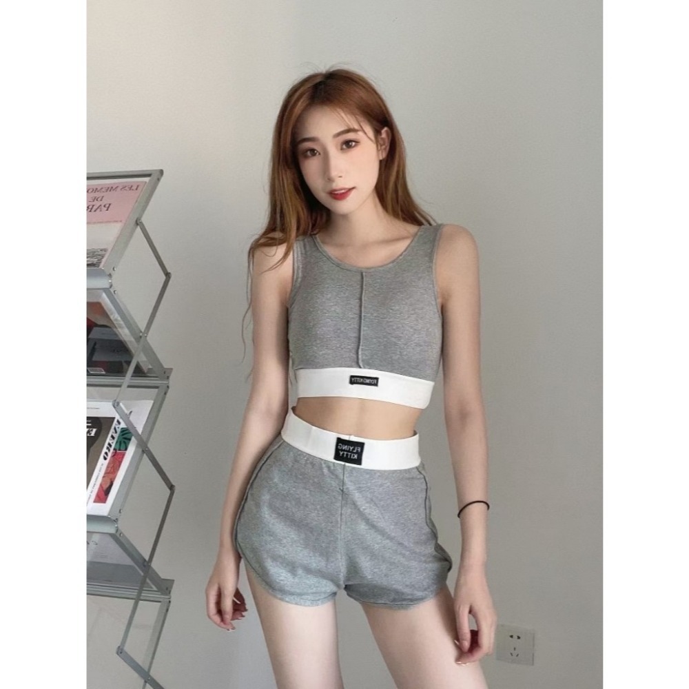 【LYOVEA】韓版女性運動套裝 帶胸墊背心短褲 瑜伽健身服 灰黑兩色-規格圖4