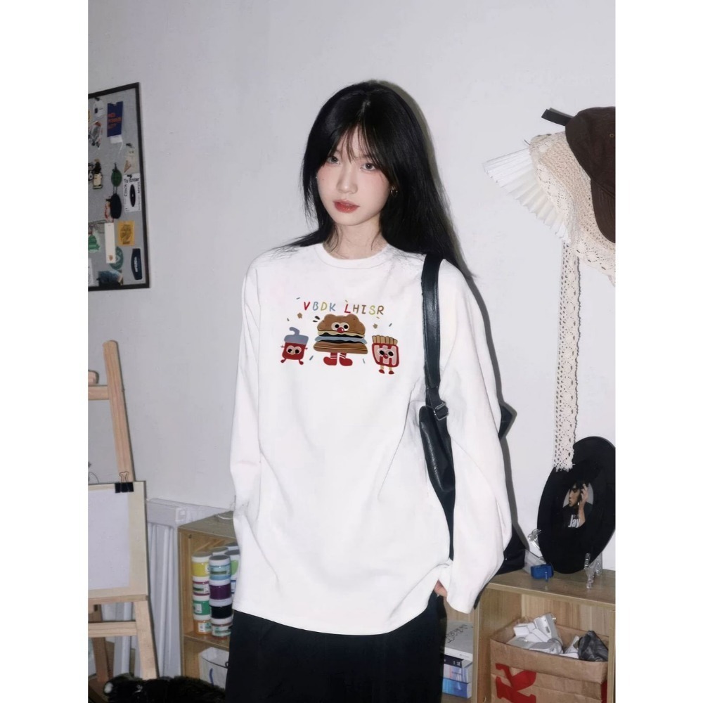 【LYOVEA】新款韓版可愛卡通印花長袖T恤 女性百搭休閒上衣 漢堡薯條飲料圖案 黑白兩色-規格圖2