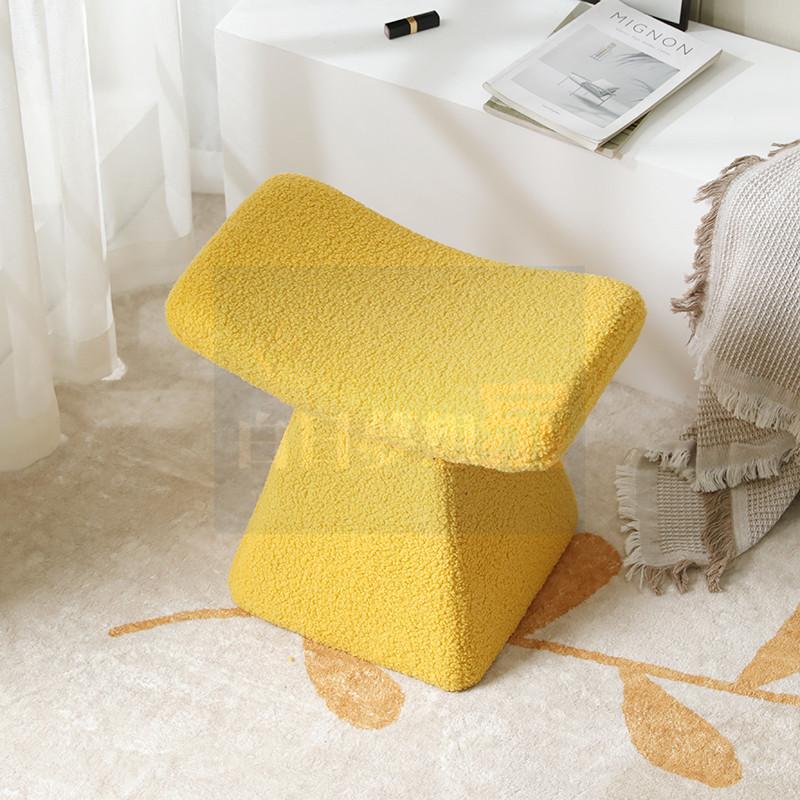 北歐奶油風方凳 網紅化妝椅 臥室化妝檯椅子 換鞋凳客廳小凳子 羊羔絨軟包凳 矮凳 白日夢想家具店-細節圖4