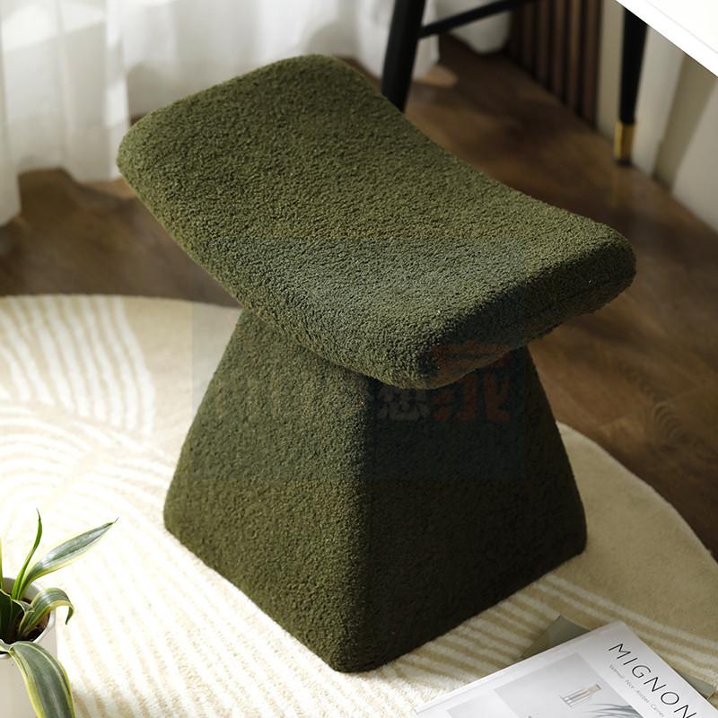 北歐奶油風方凳 網紅化妝椅 臥室化妝檯椅子 換鞋凳客廳小凳子 羊羔絨軟包凳 矮凳 白日夢想家具店-細節圖5