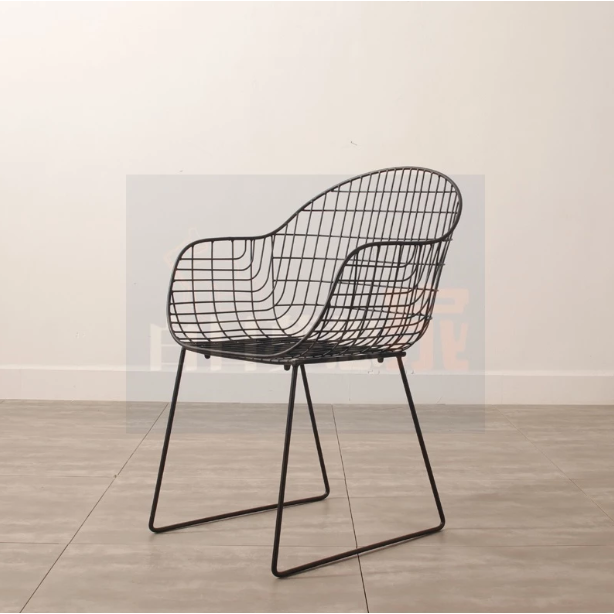 椅子（哑光黑色带坐垫）