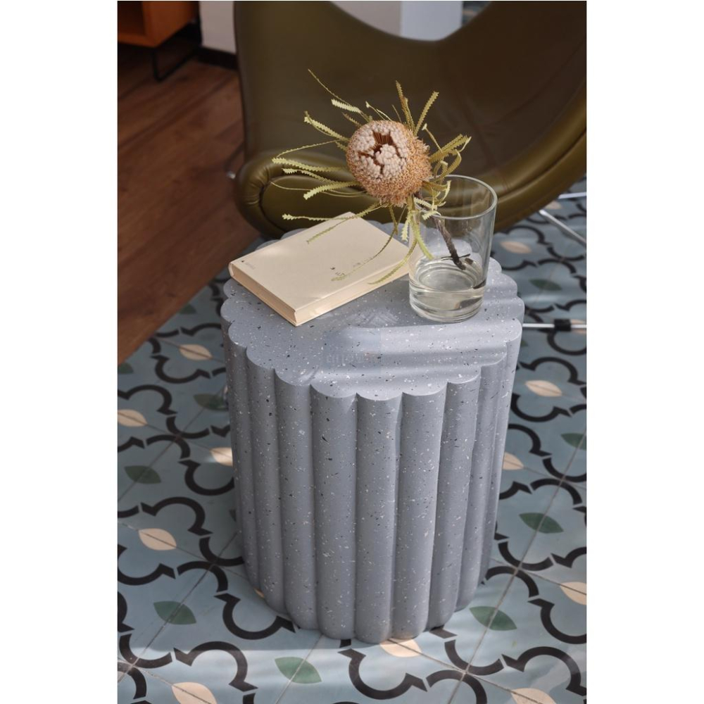 奶油風咖啡館邊幾 小茶几ins 圓形矮凳 灰色艺术造型圆形边几 仿水磨石角几 北歐展示桌 床頭櫃 圓 小桌子 床邊桌-細節圖7