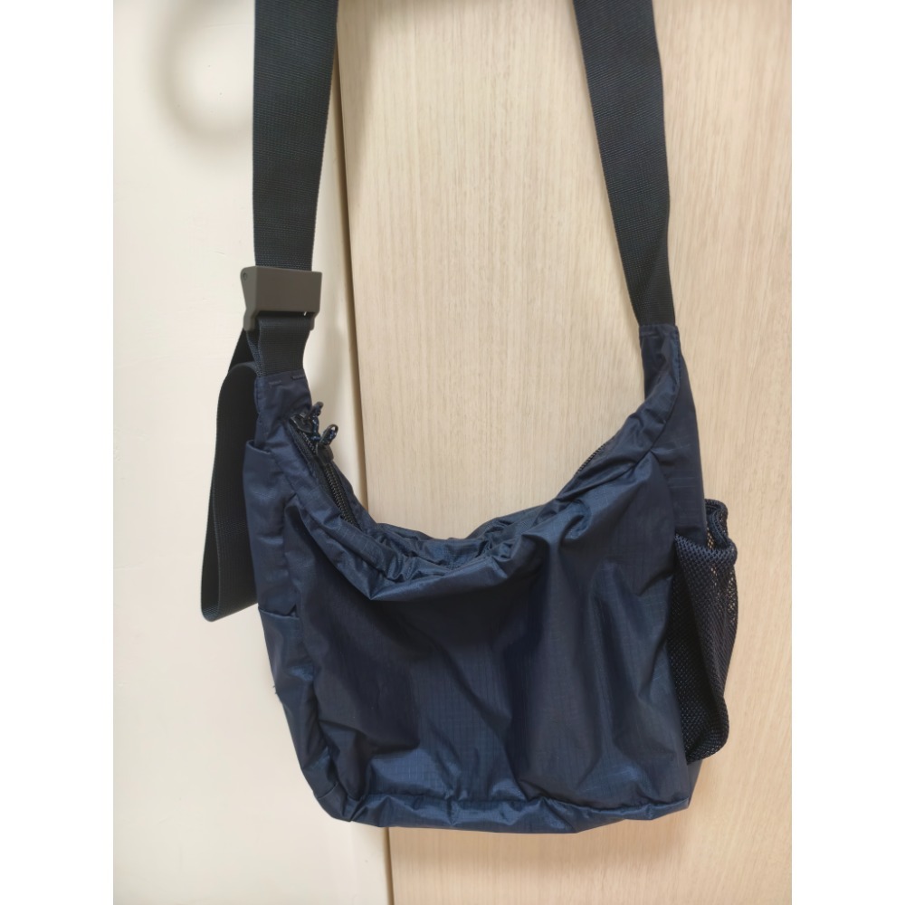 近全新現貨 少用 日本 Montbell LIGHT SHOULDER S 輕量尼龍側背包 海軍藍 #1123969-細節圖5