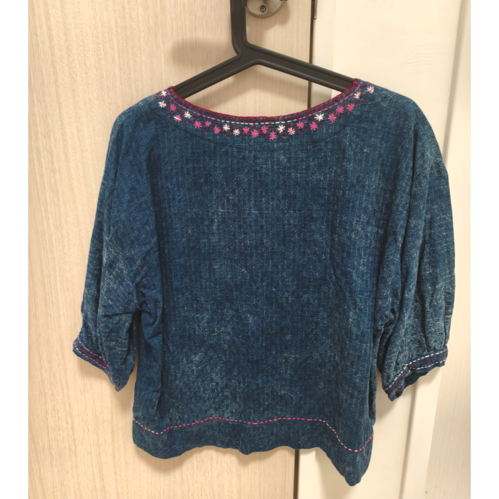 近全新現貨 泰國 泰國清邁 清邁市集 石洗 短袖 刺繡 上衣 只穿過一次 泰國製-細節圖2