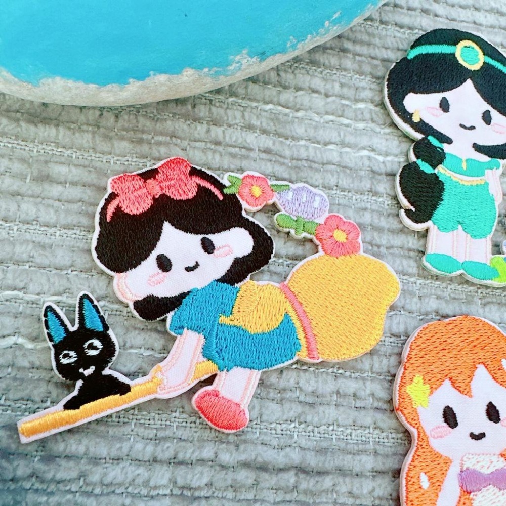 【皮卡布】免熨燙 A13 刺繡布貼紙 公主 布貼紙  布貼 手帳貼紙 刺繡布貼 貼紙 自黏布貼 刺繡裝飾貼 patch-細節圖4