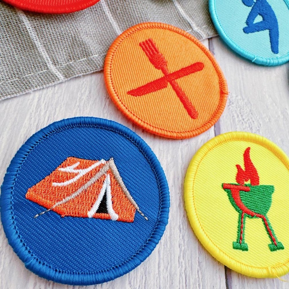 【皮卡布】J1 露營 野營 繩結 童軍 營火 望眼鏡 臂章 刺繡燙布貼 徽章 刺繡布貼 熨燙貼 帳篷 紅十字 魔鬼氈布章-細節圖4