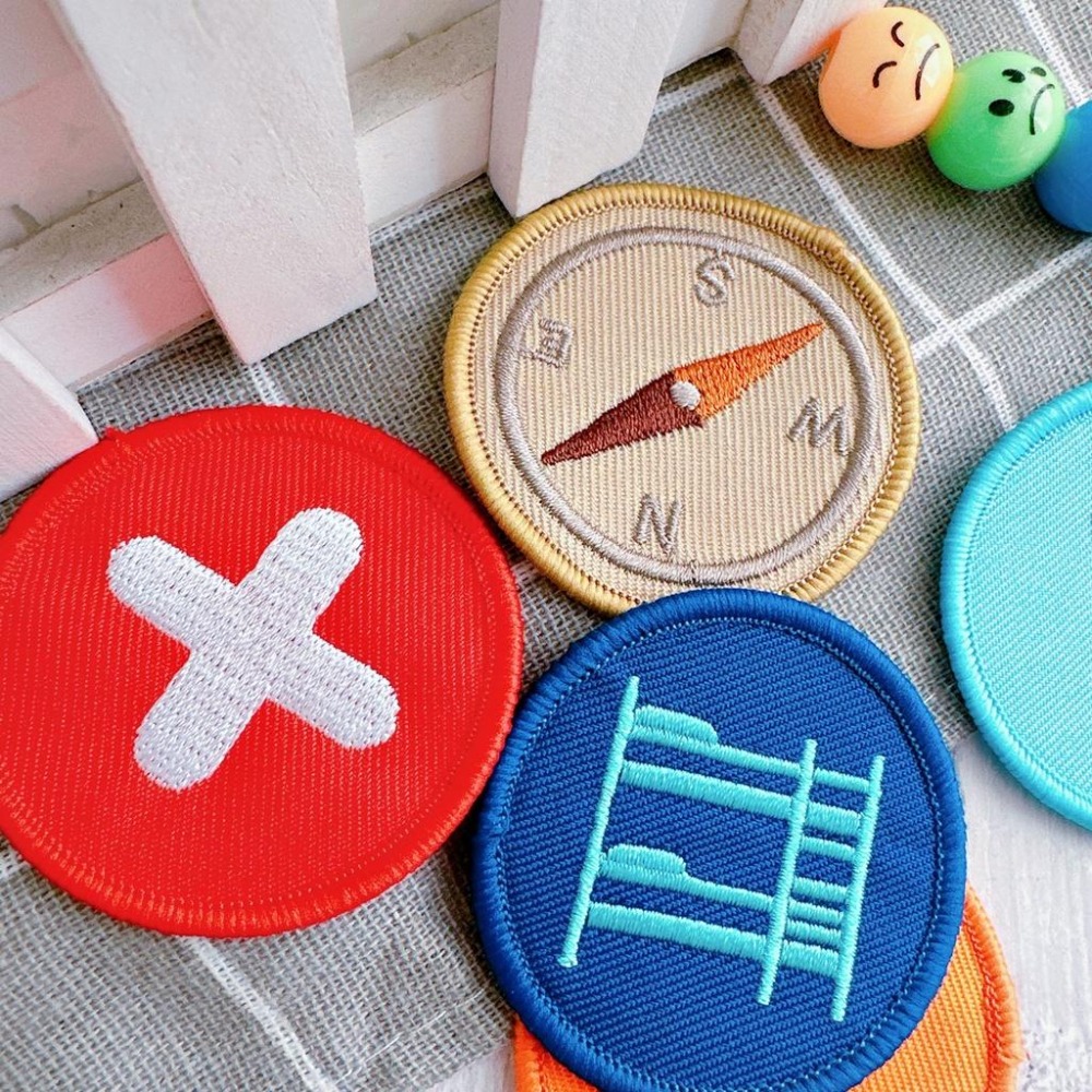 【皮卡布】J1 露營 野營 繩結 童軍 營火 望眼鏡 臂章 刺繡燙布貼 徽章 刺繡布貼 熨燙貼 帳篷 紅十字 魔鬼氈布章-細節圖6
