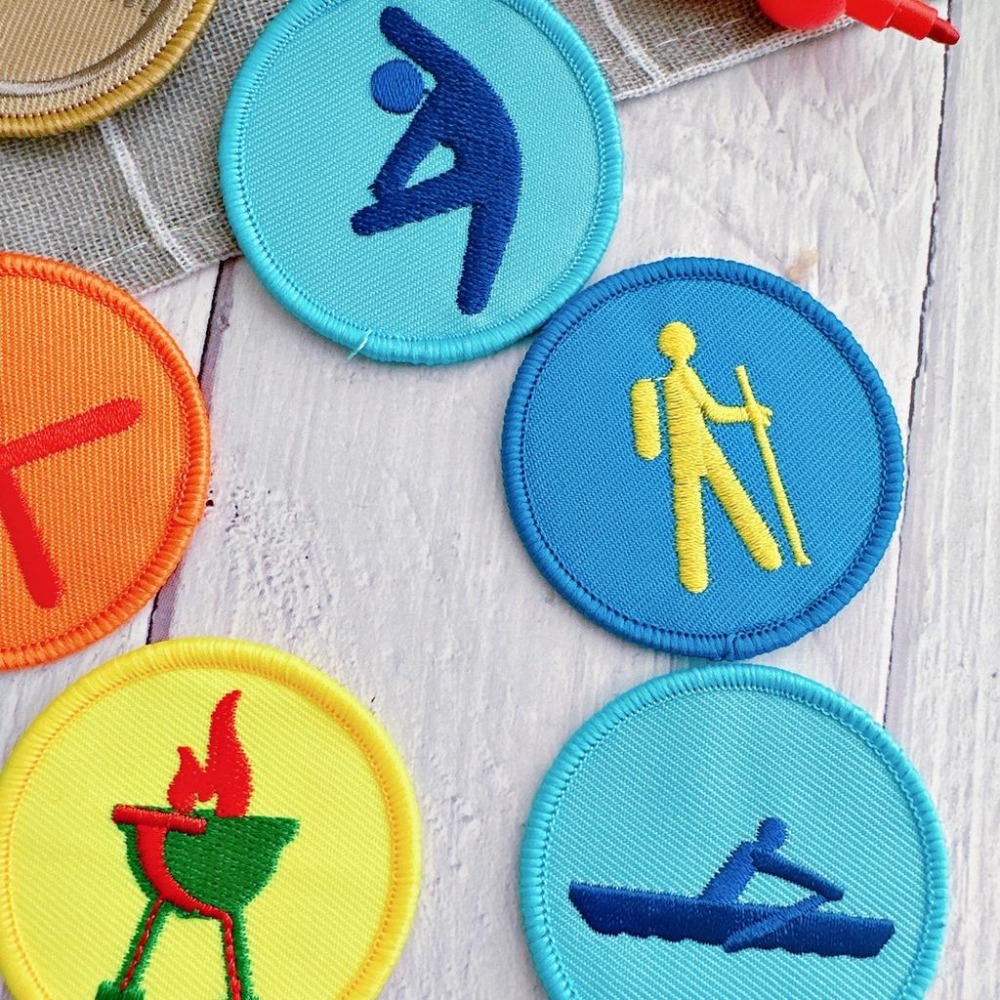 【皮卡布】J1 露營 野營 繩結 童軍 營火 望眼鏡 臂章 刺繡燙布貼 徽章 刺繡布貼 熨燙貼 帳篷 紅十字 魔鬼氈布章-細節圖7