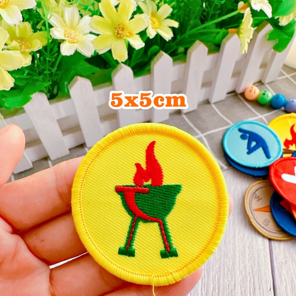 【皮卡布】J1 露營 野營 繩結 童軍 營火 望眼鏡 臂章 刺繡燙布貼 徽章 刺繡布貼 熨燙貼 帳篷 紅十字 魔鬼氈布章-規格圖8