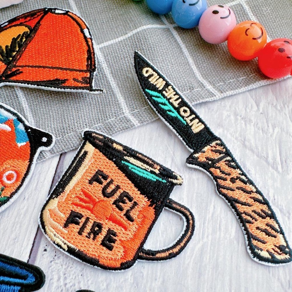 【皮卡布】J2 露營 帳篷 馬克杯 刀子 墨鏡 魔鬼氈布章 布貼 徽章  臂章燙 刺繡燙布貼  刺繡布貼 熨燙貼 魔鬼氈-細節圖4