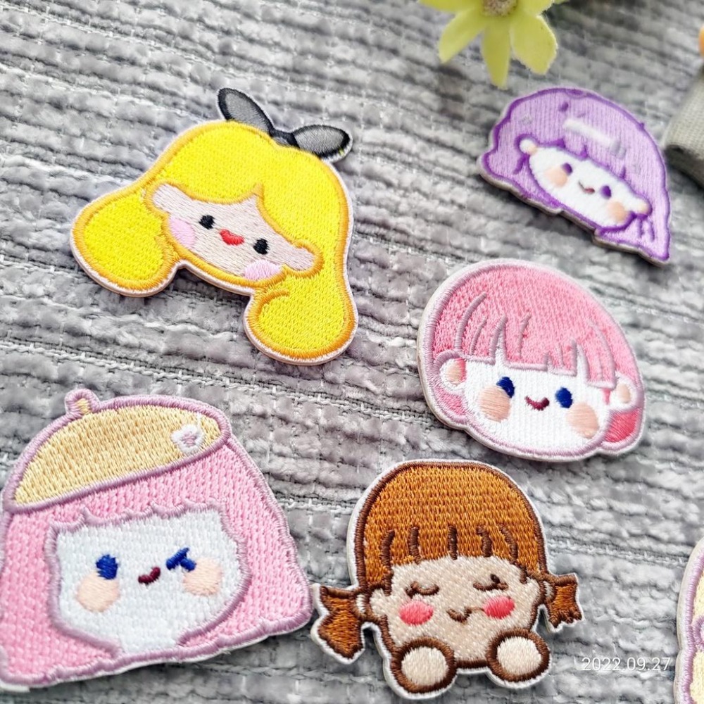 【皮卡布】免熨燙 A2 女孩 刺繡布貼紙 布貼紙 徽章 布貼 手帳貼紙 刺繡布貼 貼紙 自黏布貼 刺繡裝飾貼 patch-細節圖4