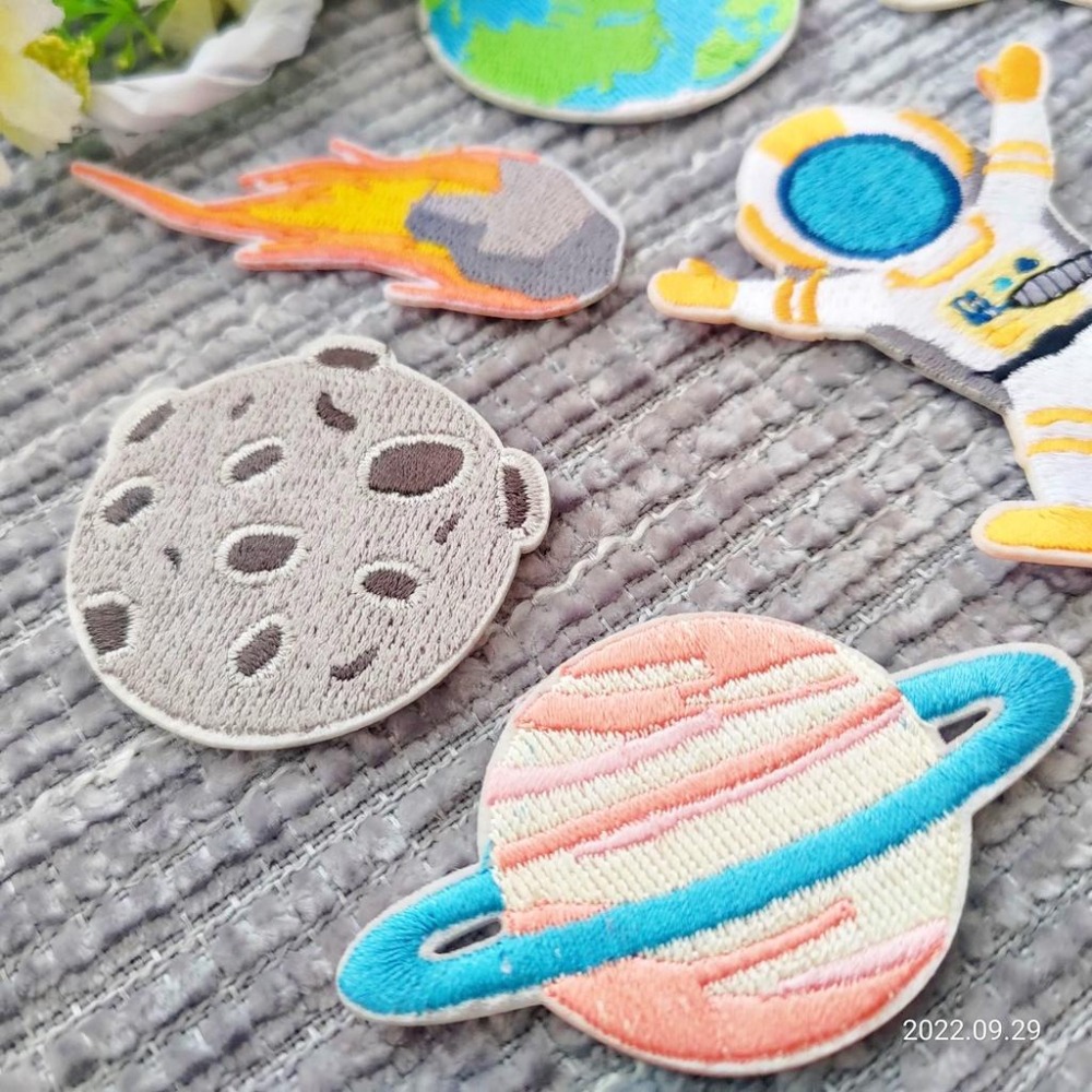 【皮卡布】免熨燙 S6刺繡布貼紙 星球 布貼紙 太空人 布貼 手帳貼紙 刺繡布貼 貼紙 自黏布貼 刺繡裝飾貼 patch-細節圖2