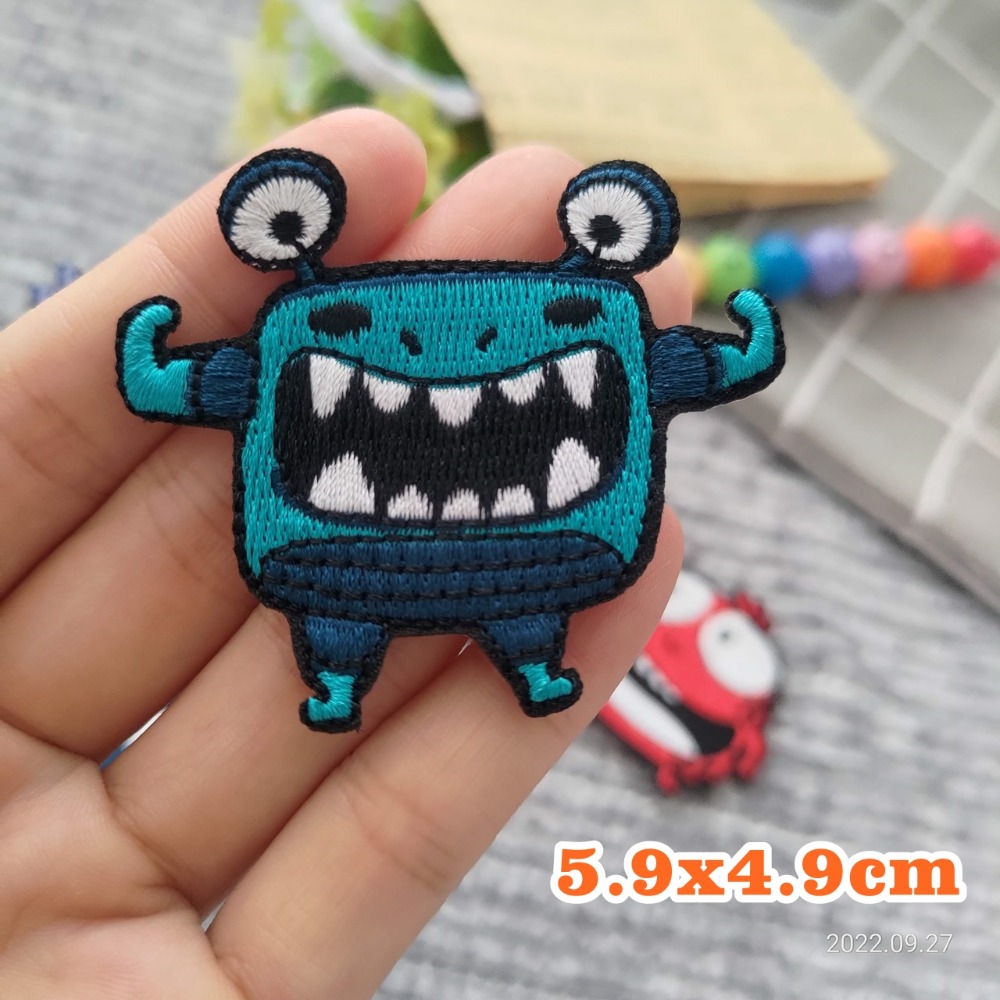 【皮卡布】N4 可愛怪獸 布貼 裝飾 布章 臂章燙 刺繡燙布貼 徽章 刺繡布貼 補丁補破洞 熨燙貼 燙布貼 Patch-規格圖9
