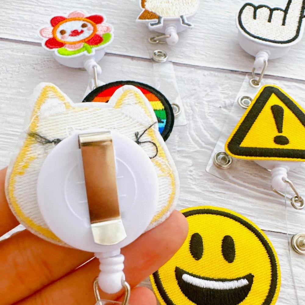 【皮卡布】伸縮扣 伸縮易拉扣 證件夾 工作證 識別證 證件夾 卡套 伸縮夾 護理師胸牌扣 伸縮拉繩 識別證伸縮扣-細節圖3