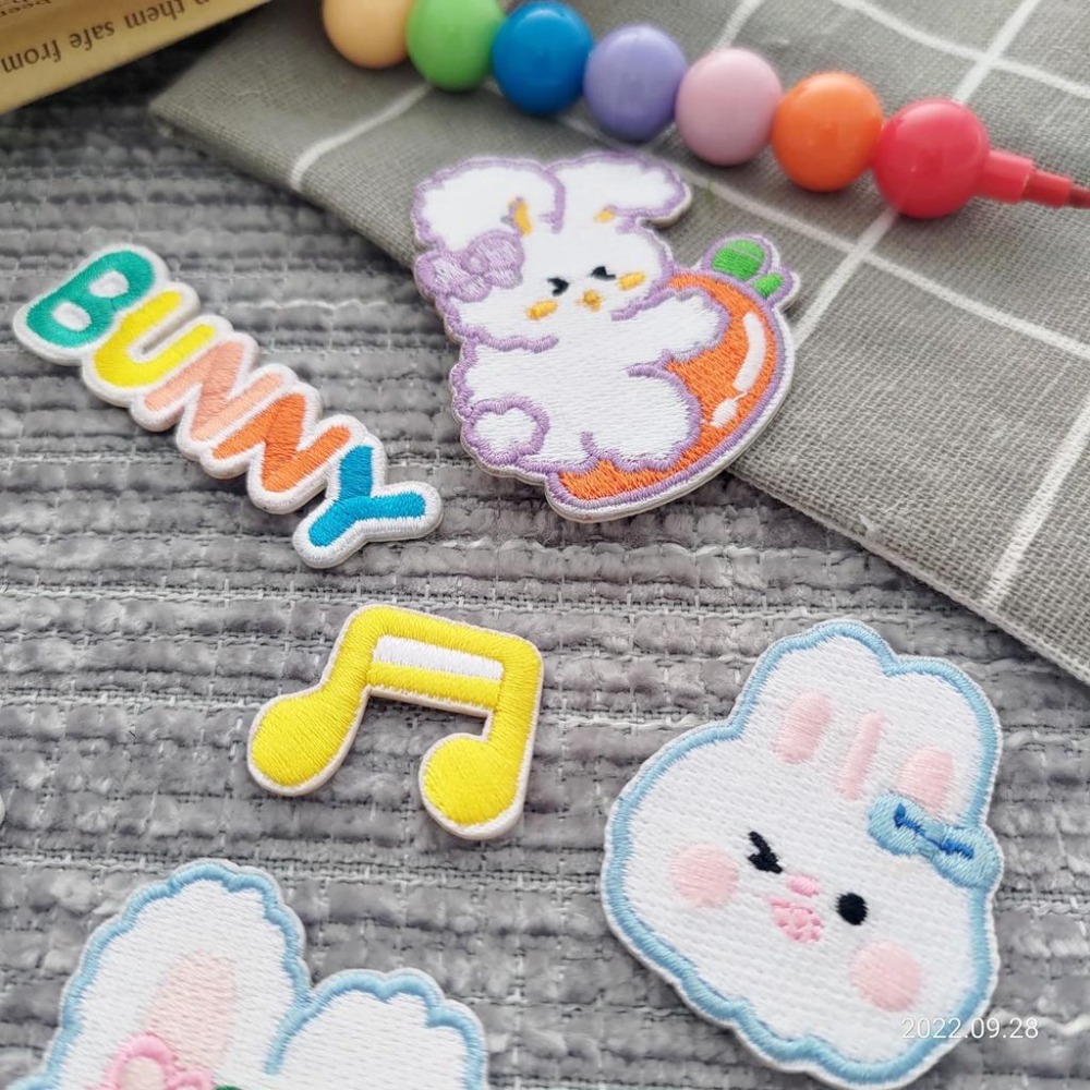 【皮卡布】免熨燙 R1刺繡布貼紙 小兔子 布貼紙 徽章 布貼 手帳貼紙 刺繡布貼 貼紙 自黏布貼 刺繡裝飾貼 patch-細節圖2