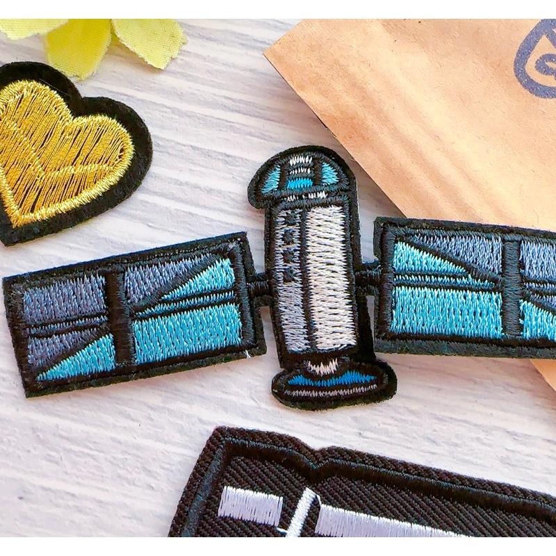 【皮卡布】 S12 太空人 船舵 愛心 熨燙徽章 布貼 布章 臂章燙 刺繡燙布貼 刺繡 徽章 刺繡布貼 燙貼布 熨燙布貼-細節圖9