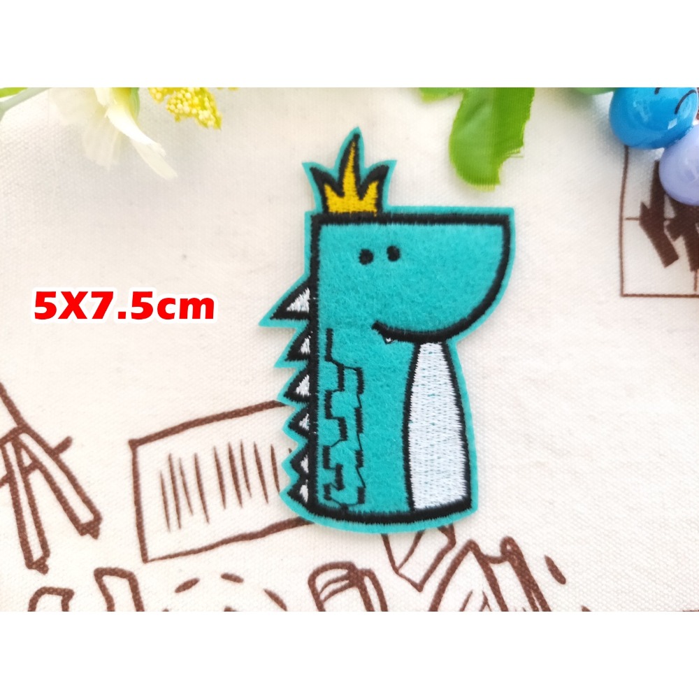 【皮卡布】Q15 恐龍情侶 恐龍 裝飾 布貼 臂章燙 刺繡燙布貼 徽章 刺繡布貼 補丁 補破洞 燙貼布 熨燙布貼-規格圖2