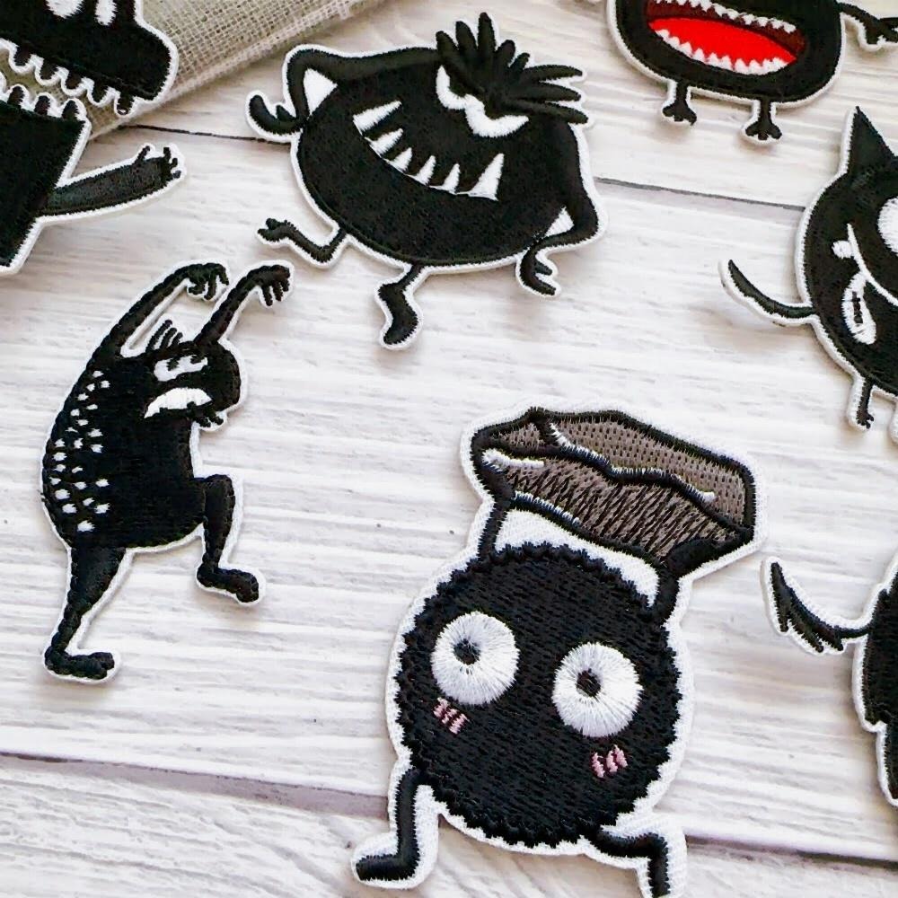 【皮卡布】U4 小黑怪 布貼 裝飾 布章 臂章燙 刺繡燙布貼 徽章 刺繡布貼 補丁補破洞 熨燙貼 燙布貼 Patch-細節圖6