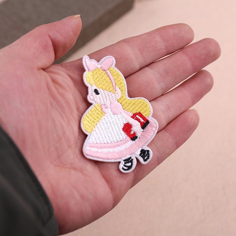 【皮卡布】A3 diy 小女孩 girl 裝飾布貼 布章 臂章 布標 刺繡燙布貼 徽章 刺繡布貼 補丁 補破洞 熨燙布貼-細節圖3