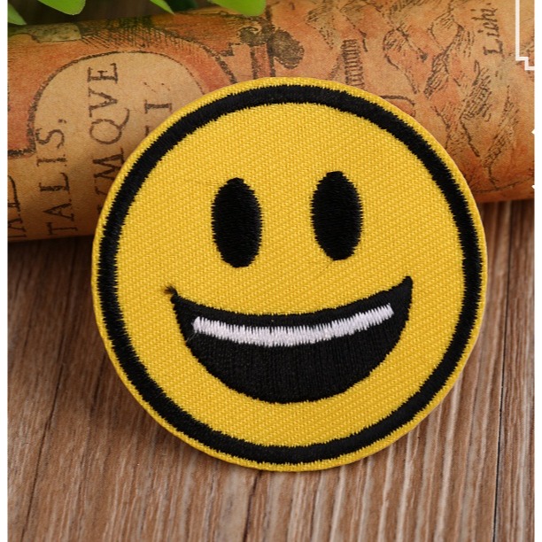 【皮卡布】 H3 微笑 smile 表情圖 布章 臂章燙 刺繡燙布貼 熨燙徽章 刺繡布貼  燙貼布 熨燙布貼 魔鬼氈布章-規格圖1
