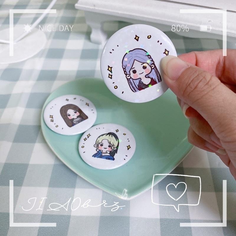 【覺JIAO】BLACKPINK  Jisoo Jennie Rosé Lisa 徽章 胸針 胸章 可愛 鐳射-細節圖3