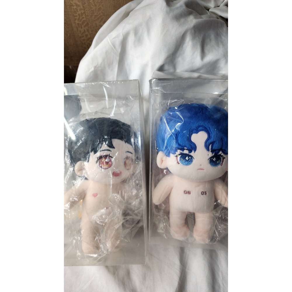 王（有衣服）右藍髮