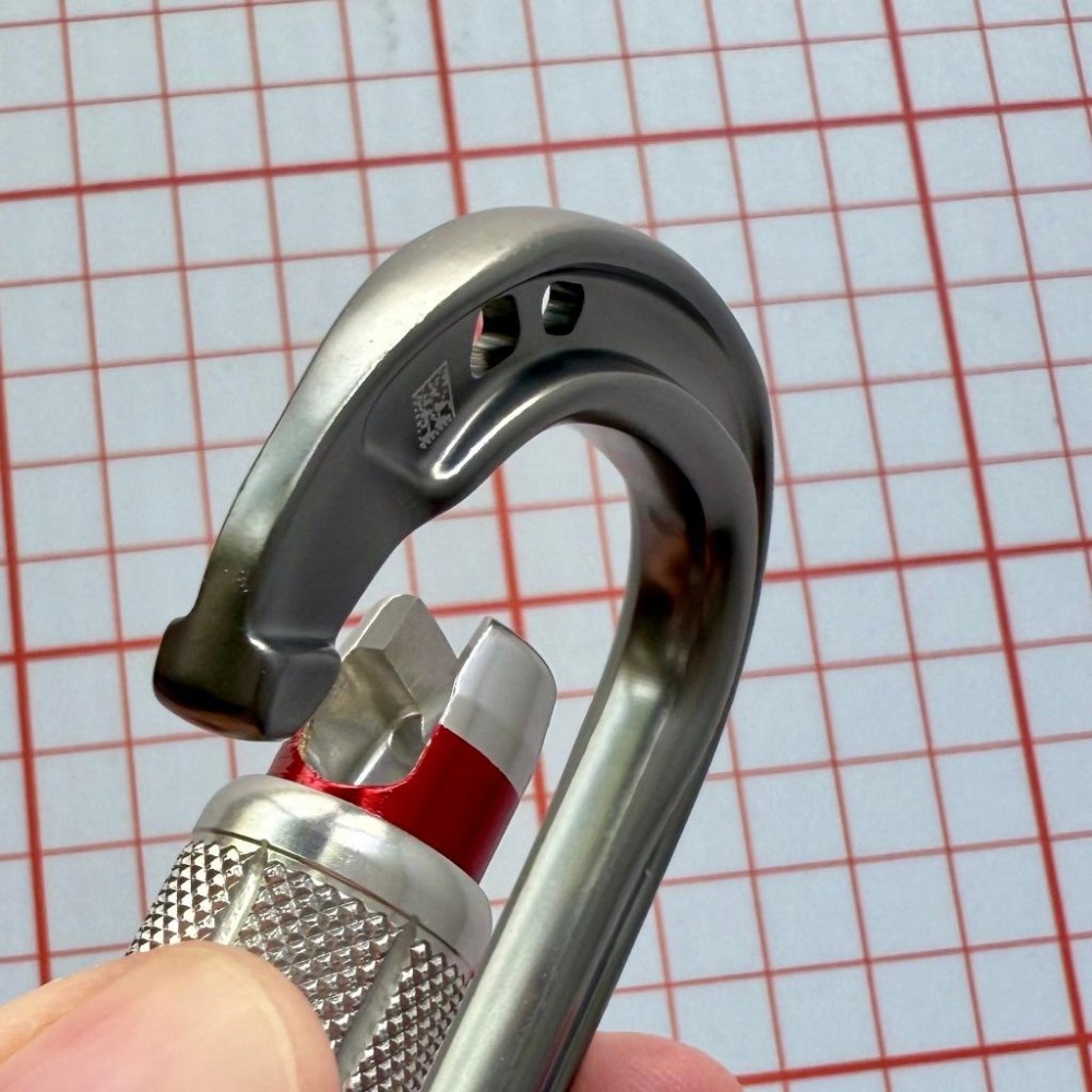 【隔壁山友】現貨+發票 Petzl Rocha Screw Lock 帶鎖鉤環 鉤環 大D鉤環 超輕量 攀岩-細節圖3
