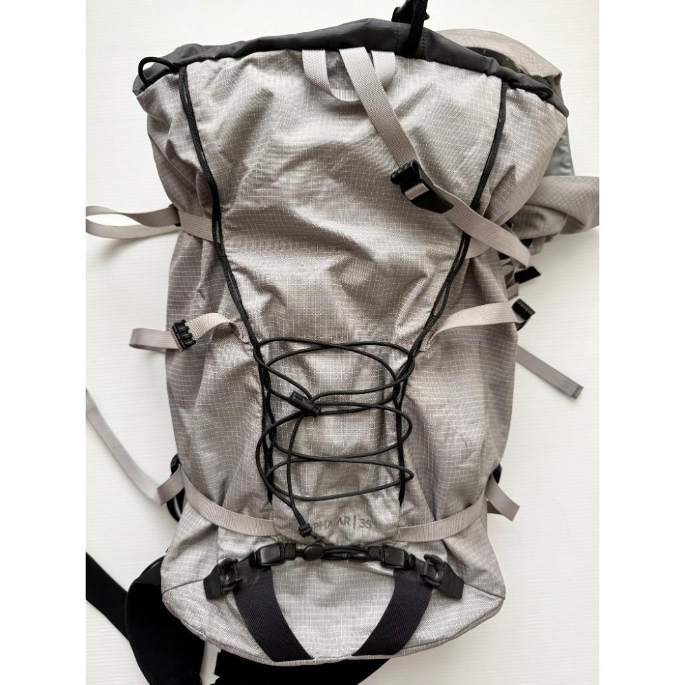【隔壁山友】二手九成新 Arc‘teryx Alpha AR 35 輕量登山包 始祖鳥 登山包 登山 背包-細節圖4