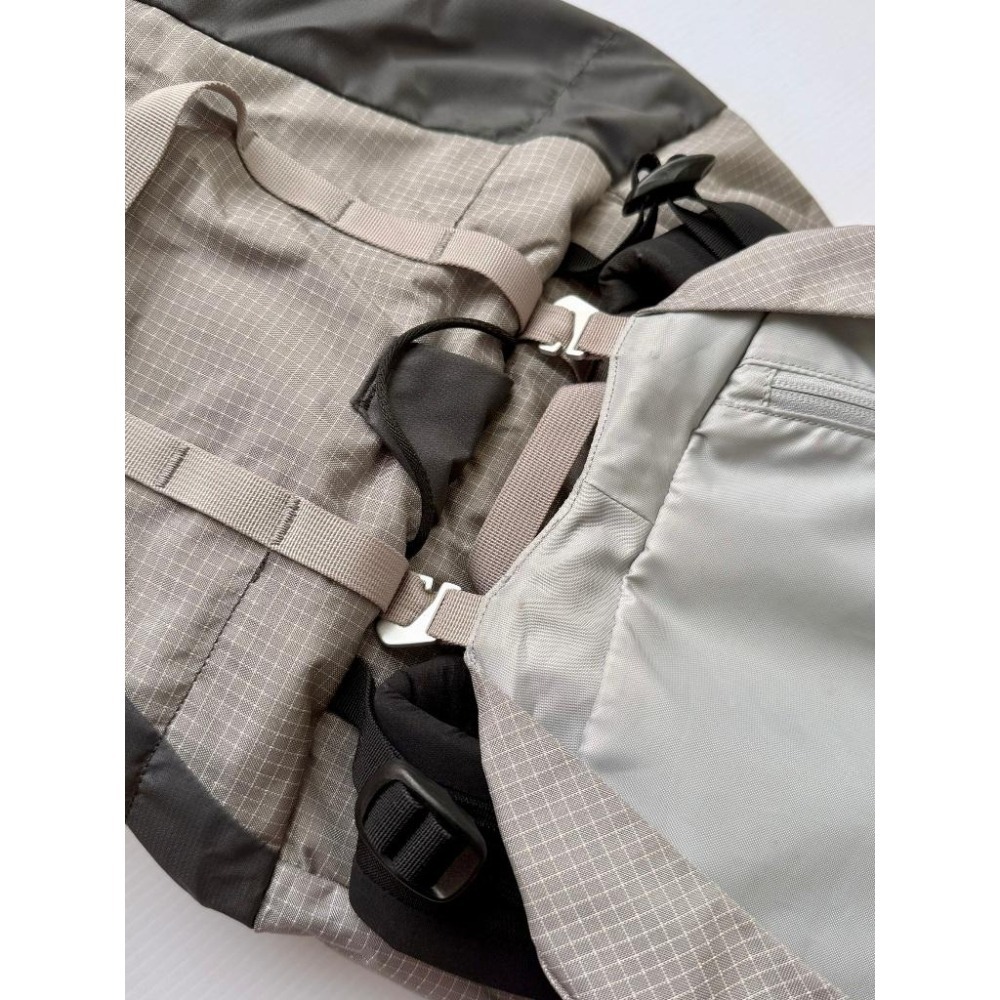 【隔壁山友】二手九成新 Arc‘teryx Alpha AR 35 輕量登山包 始祖鳥 登山包 登山 背包-細節圖6