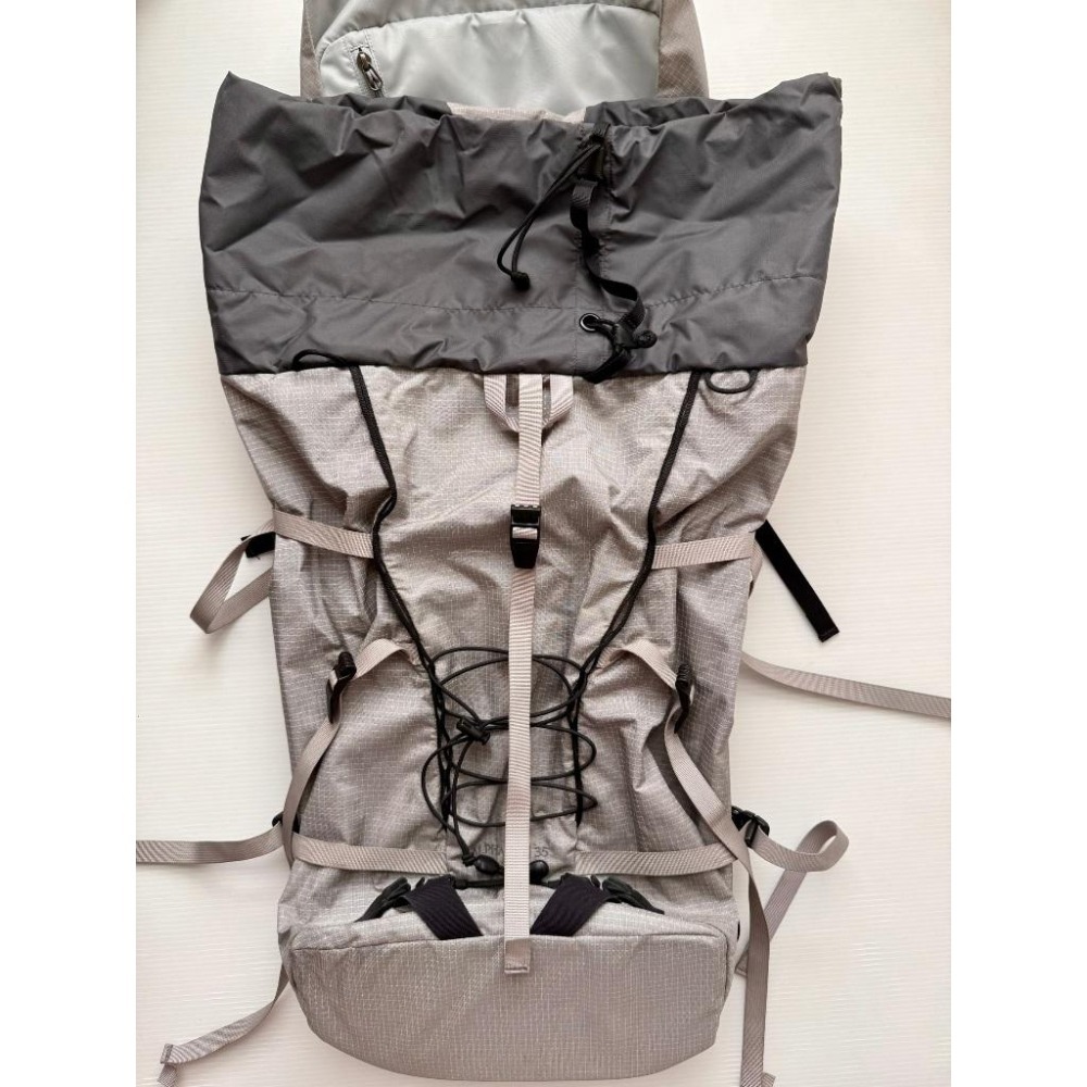 【隔壁山友】二手九成新 Arc‘teryx Alpha AR 35 輕量登山包 始祖鳥 登山包 登山 背包-細節圖8